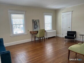 1946 Chapel St in New Haven, CT - Foto de edificio - Building Photo