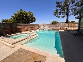 508 W Kimball Ave in Visalia, CA - Building Photo - Building Photo