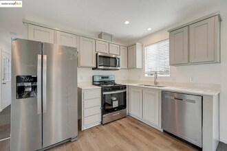 9510 Harbor Dr in Glenhaven, CA - Building Photo - Building Photo