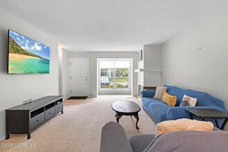 4 Sun Beau Ct in Tinton Falls, NJ - Building Photo - Building Photo