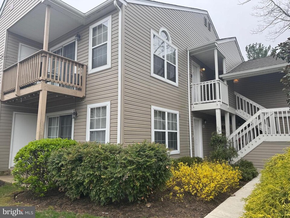 2408 Beacon Hill Dr in Holland, PA - Foto de edificio