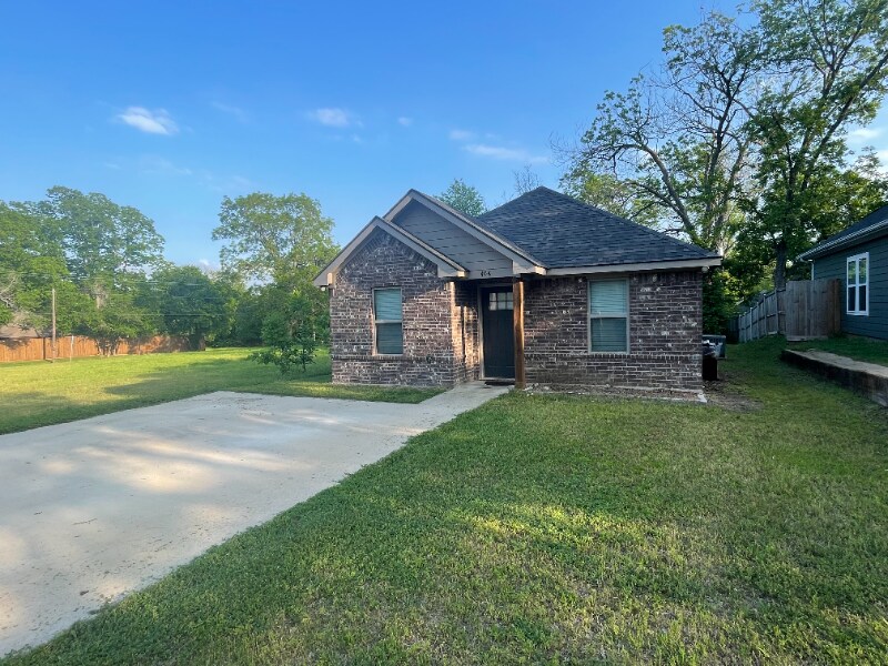 408 W Johnson St in Denison, TX - Building Photo