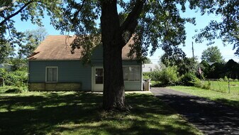 990 Antwerp Rd in Columbus, OH - Building Photo