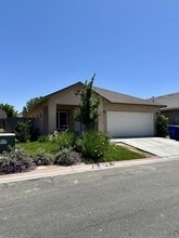 344 Dogwood St in Dinuba, CA - Building Photo - Building Photo
