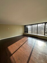 2800 N Lake Shore Dr, Unit 314 in Chicago, IL - Building Photo - Building Photo