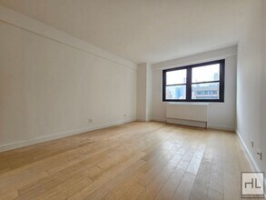 222 E 39th St in New York, NY - Building Photo - Building Photo