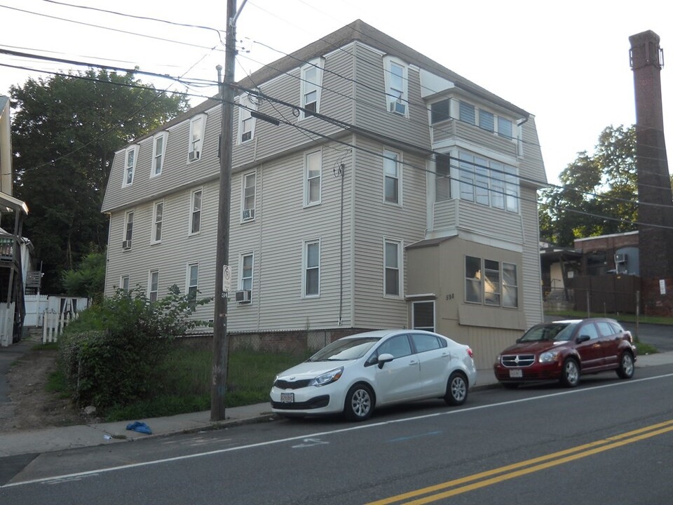 598 Hampden St in Holyoke, MA - Building Photo