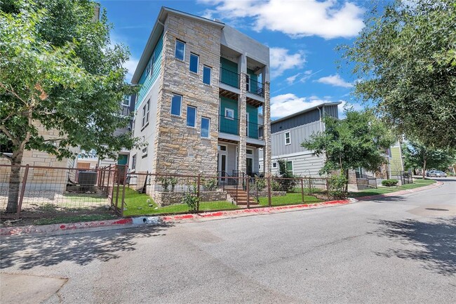 1933 Tramson Dr in Austin, TX - Foto de edificio - Building Photo