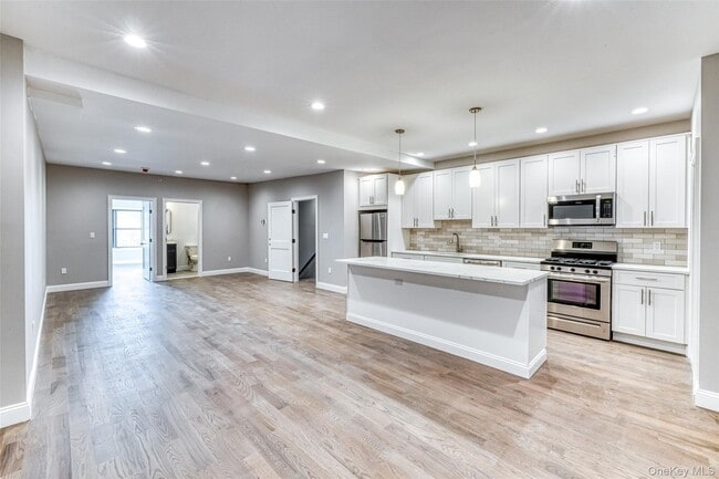 78 Roslyn Rd in Mineola, NY - Building Photo - Building Photo