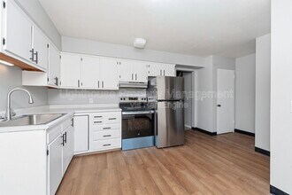 1926 Sunnyside Dr in Kalamazoo, MI - Building Photo - Building Photo