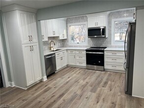 145 Beck Rd in Avon Lake, OH - Building Photo - Building Photo