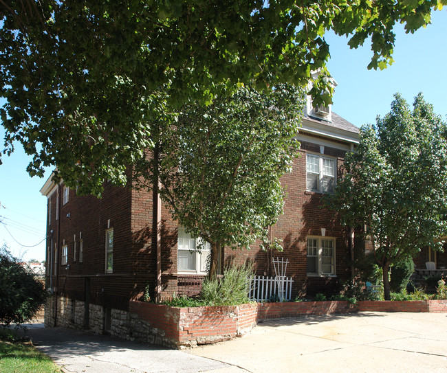 5009-5011 Grand Ave