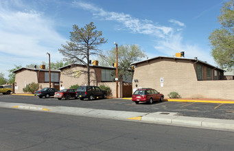 Sunrise Villa Apartments in Albuquerque, NM - Building Photo - Building Photo