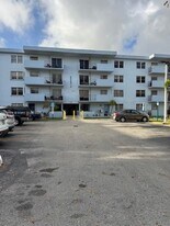 1221 SW 122nd Ave, Unit 211 in Miami, FL - Building Photo