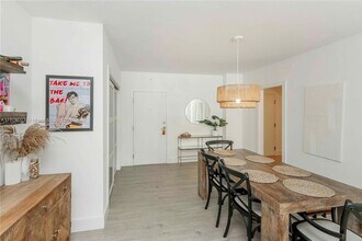 90 Edgewater Dr, Unit 106 in Coral Gables, FL - Building Photo - Building Photo