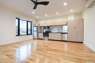 3429 W Fullerton Ave in Chicago, IL - Building Photo - Building Photo