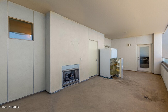 property at 945 E Playa Del Norte Dr