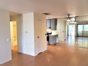 2810 N Arcadia Ct, Unit Unit A205 in Palm Springs, CA - Foto de edificio - Building Photo