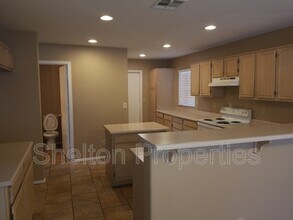 6822 W Louise Dr in Glendale, AZ - Building Photo - Building Photo