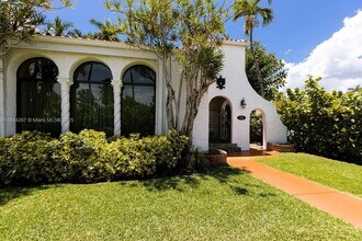 1134 Harrison St in Hollywood, FL - Building Photo - Building Photo