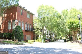 704 Longleaf Dr NE in Atlanta, GA - Building Photo - Building Photo