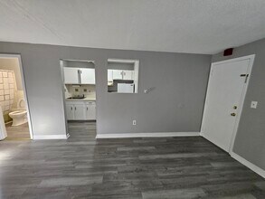 110 English Village Rd, Unit 103 in Manchester, NH - Building Photo - Building Photo