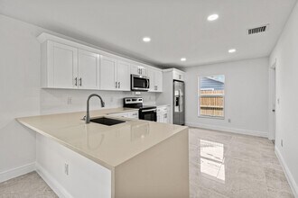 427 Barnett St in West Palm Beach, FL - Building Photo - Building Photo