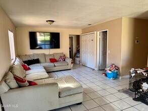 4853 Minstrel Dr in Palmdale, CA - Building Photo - Building Photo