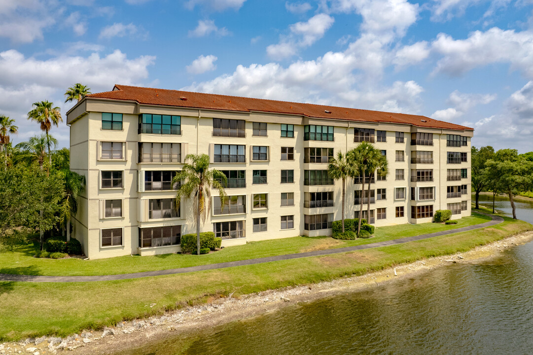 Applewood Village IV in Coconut Creek, FL - Building Photo