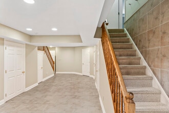 4 Dover Cir in Newtown, CT - Building Photo - Building Photo