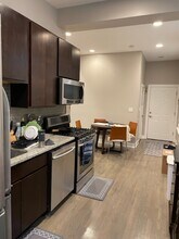 2336 N Southport Ave in Chicago, IL - Foto de edificio - Building Photo