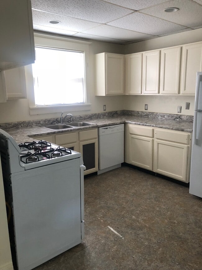 1815 W Bradley Ave in Peoria, IL - Building Photo - Building Photo