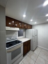 14311 N Kendall Dr in Miami, FL - Building Photo - Building Photo