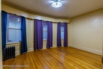 921-923 Clay Ave in Scranton, PA - Building Photo - Building Photo