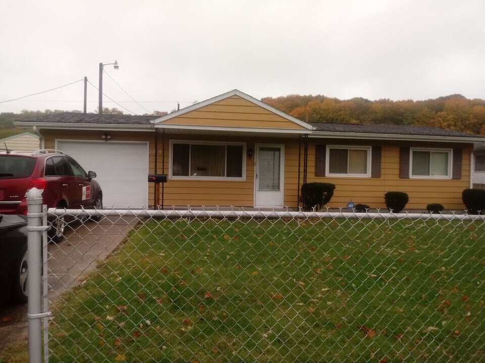 2019 Panama St in Mishawaka, IN - Building Photo