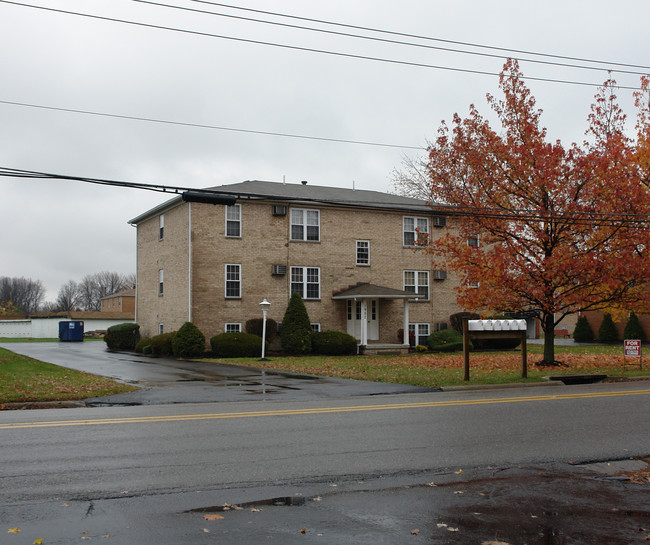 1982 Mathews Rd in Youngstown, OH - Building Photo - Building Photo