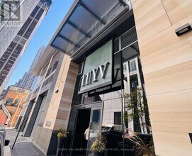 11 Yorkville Ave in Toronto, ON - Building Photo - Building Photo