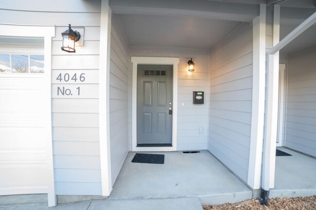 4046 SE Harrison St in Milwaukie, OR - Building Photo - Building Photo