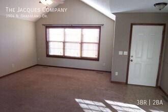 3904 N Grassland Dr in Ozark, MO - Building Photo - Building Photo