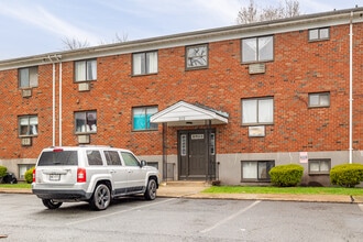Suburban Manor in Chestnut Ridge, NY - Building Photo - Building Photo