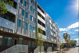 B Street LoHi Apartments in Denver, CO - Foto de edificio - Building Photo