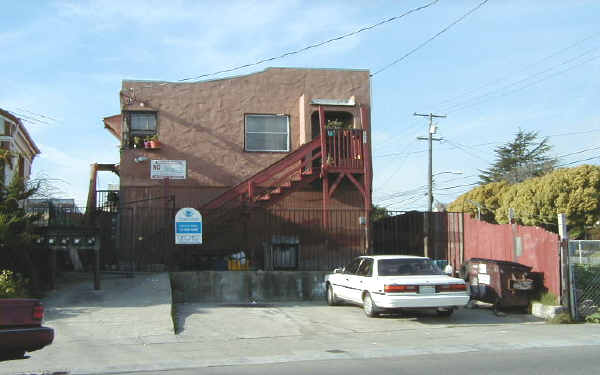 2051 23rd Ave in Oakland, CA - Foto de edificio - Building Photo