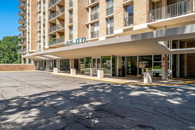 4600 S Four Mile Run Dr, Unit 535 in Arlington, VA - Building Photo - Building Photo
