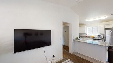 561 N 10th Pl in Show Low, AZ - Building Photo - Building Photo