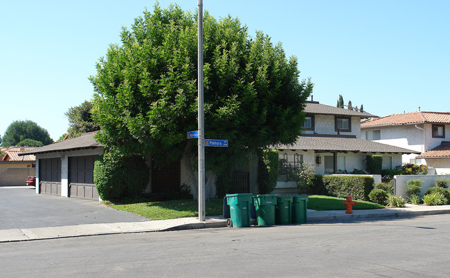 404 W Palmyra Ave in Orange, CA - Building Photo - Building Photo