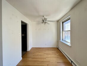 3710 N Pine Grove Ave in Chicago, IL - Foto de edificio - Building Photo