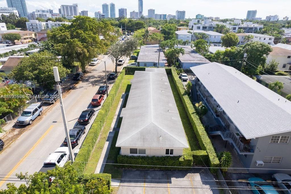900 SW 5th Ave in Miami, FL - Building Photo