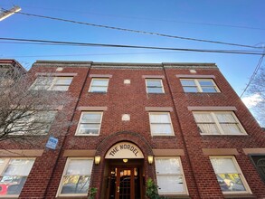 Vintage Apartment near Nob Hill ! in Portland, OR - Building Photo - Building Photo