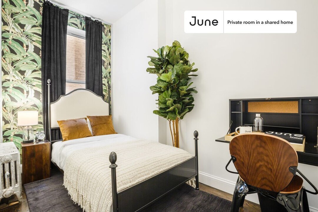 Private bedroom in 3 bed/1 bath Home in New York, NY - Building Photo