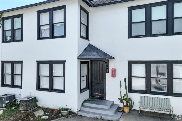 property at 301 W Leuda St